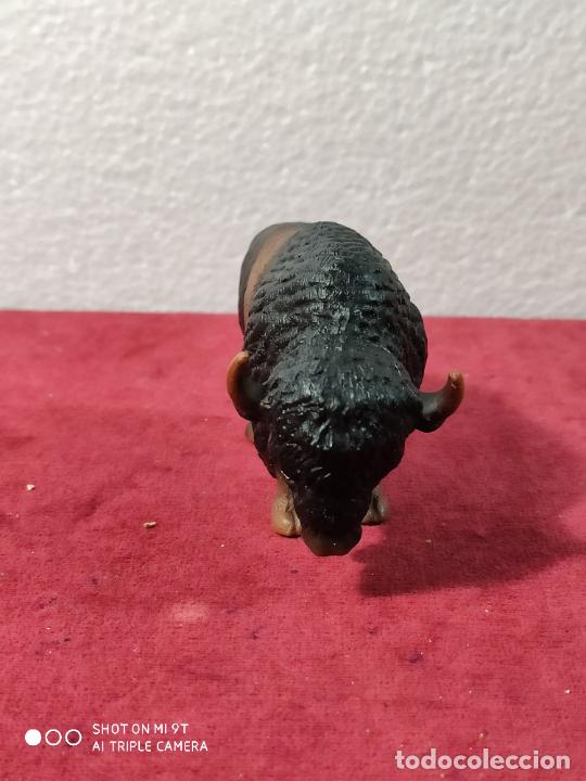 Figuras de goma y PVC: SCHLEICH bisonte 11 cm largo - Foto 2
