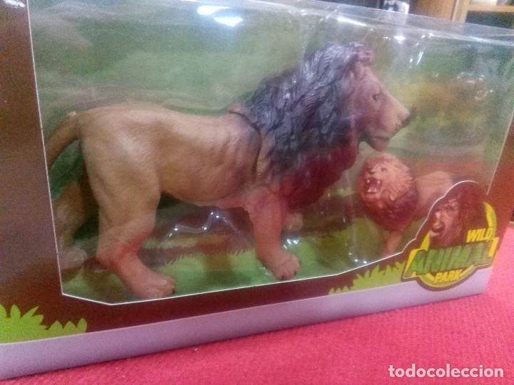 Figuras de goma y PVC: JUGUETE LE&Oacute;N Y SU CR&Iacute;A - Foto 2