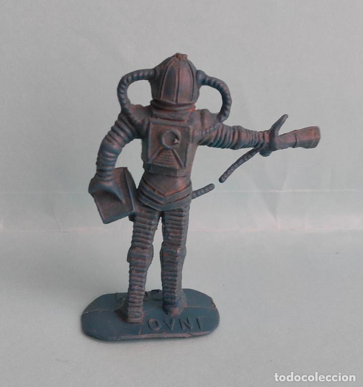Figuras de goma y PVC: Comansi, figura de Ovni 2001. - Foto 2