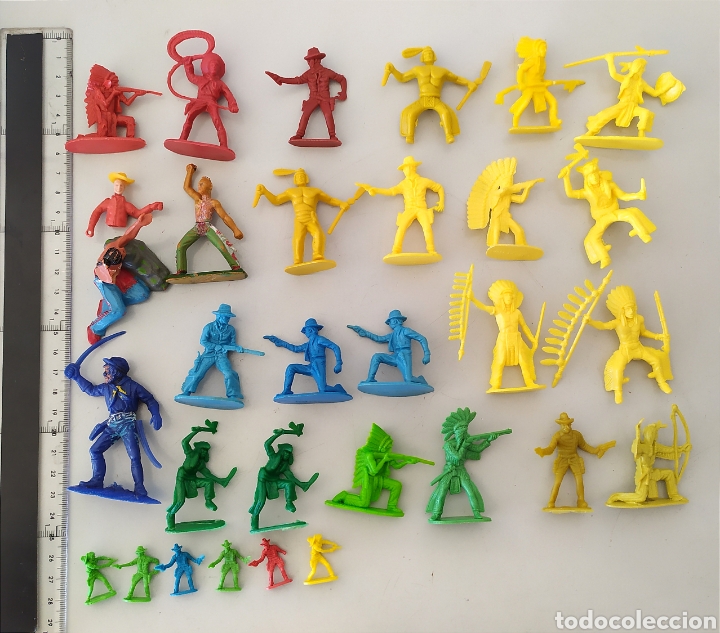 Figuras de Goma y PVC: Lote vaqueros indios cowboys pl&aacute;stico figuras figuritas mu&ntilde;eco