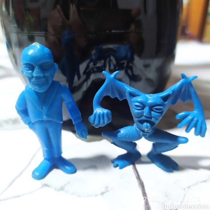 Figuras de goma y PVC: Figuras dos monstruos dunkin - Foto 1