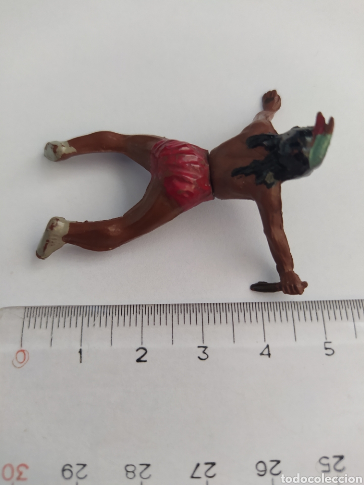 Figuras de goma y PVC: GAMA - INDIO TUMBADO CON PU&Ntilde;AL - Foto 5