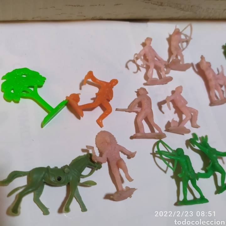 Figuras de goma y PVC: dunkin/montaplex lote indios y vaqueros - Foto 2