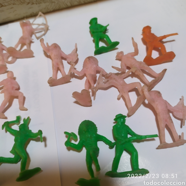 Figuras de goma y PVC: dunkin/montaplex lote indios y vaqueros - Foto 3