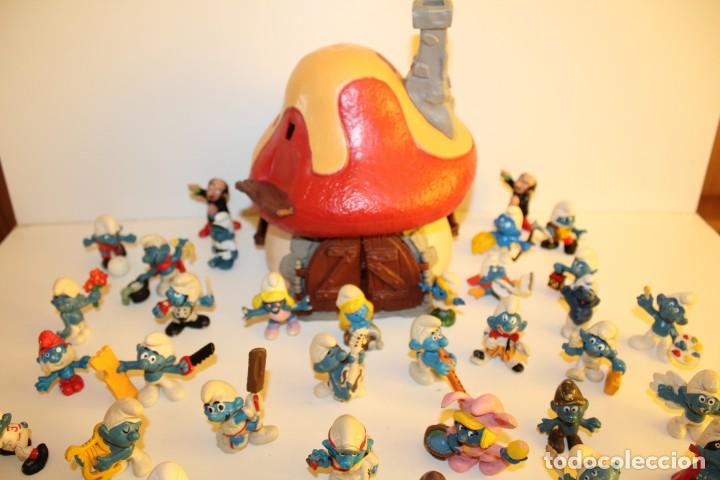 Figuras de goma y PVC: CASA PITUFOS CON 37 PITUFOS - MARCA PEYO Y SIN MARCA - Foto 3