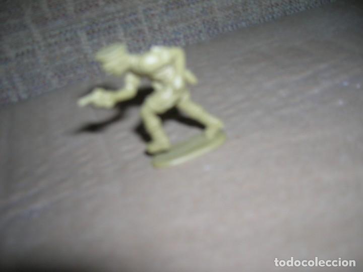 Figuras de goma y PVC: Soldado ingl&eacute;s. Mide 4,5 cm. - Foto 1