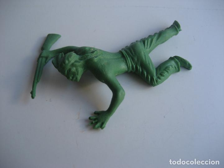 Figuras de goma y PVC: Indio reptando con rifle - Foto 1