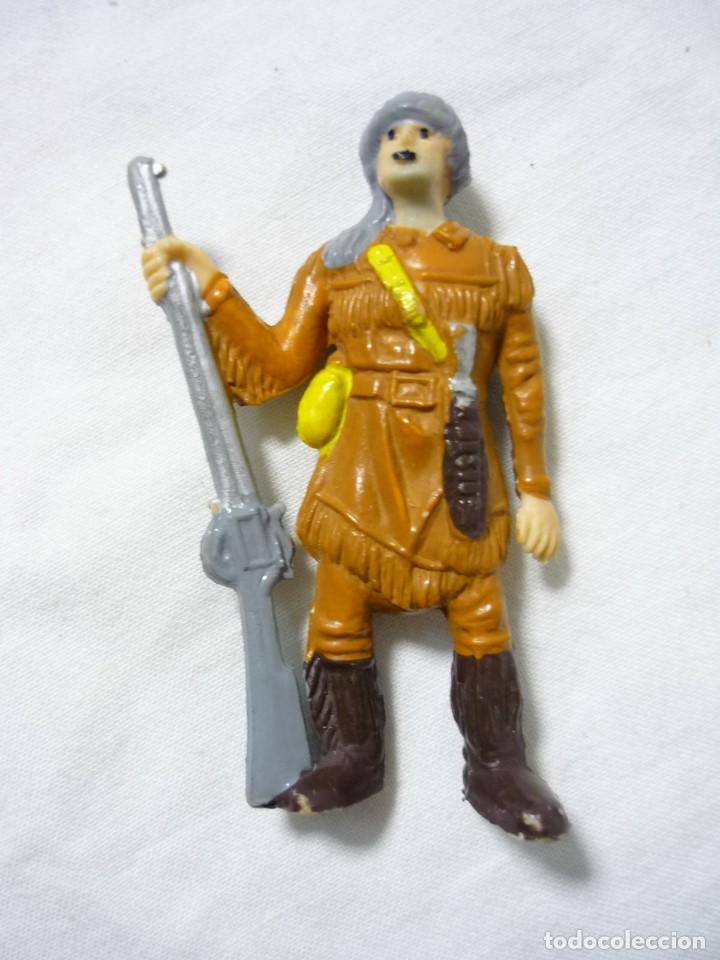 Figuras de goma y PVC: Explorador de Comansi - Foto 2