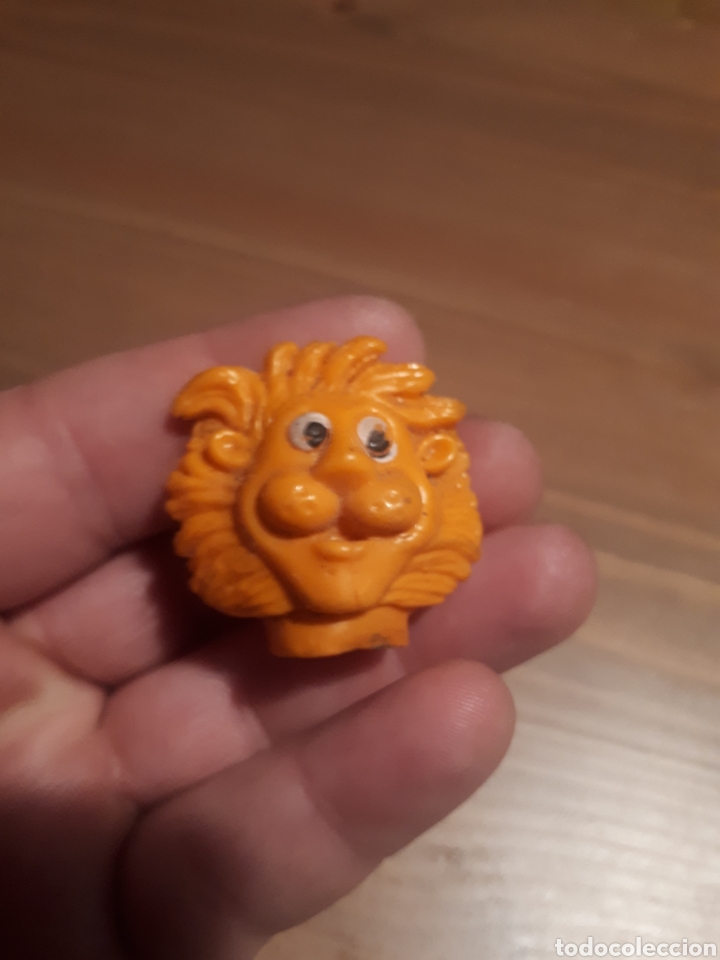 Figuras de Goma y PVC: Capuchon lapiz dedo leon petit suisse danone