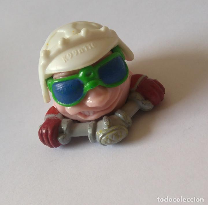 Figuras de Borracha e PVC: kinder mu&ntilde;eco ruedas policeman policia police man antiguo cabezon gorra motorista