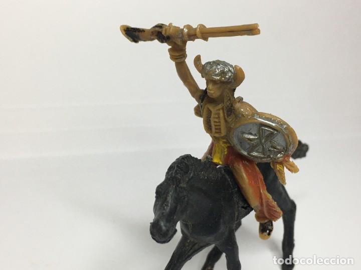 Figuras de goma y PVC: INDIO TORO SENTADO A CABALLO MINI OESTE COMANSI - Foto 1