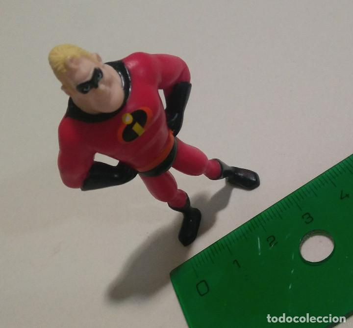 Figuras de Borracha e PVC: figura increibles pixar mr increible mu&ntilde;eco goma pvc dura figurita de sobres sorpresa