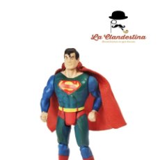 Figuras de Goma y PVC: FIGURA DE PLÁSTICO. SUPERMAN. DC 1983. CON SU CAPA ORIGINAL. 12 CM.. Lote 323480993