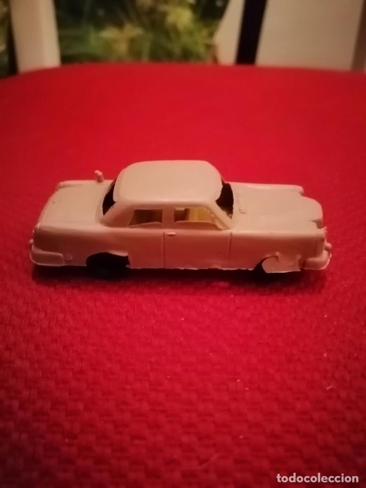 Figuras de goma y PVC: ANTIGUO COCHE ZIX - Foto 2