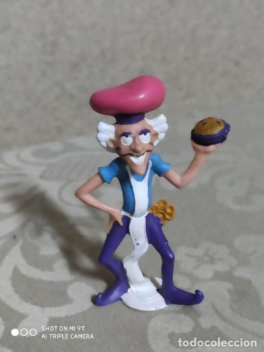 Figuras de goma y PVC: pastelero de tarta de fresa a g c 1981 8 cm