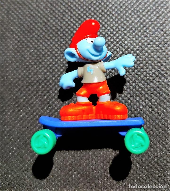 Figuras de Goma y PVC: Pitufo Kinder monopat&iacute;n. Skater. EN 375