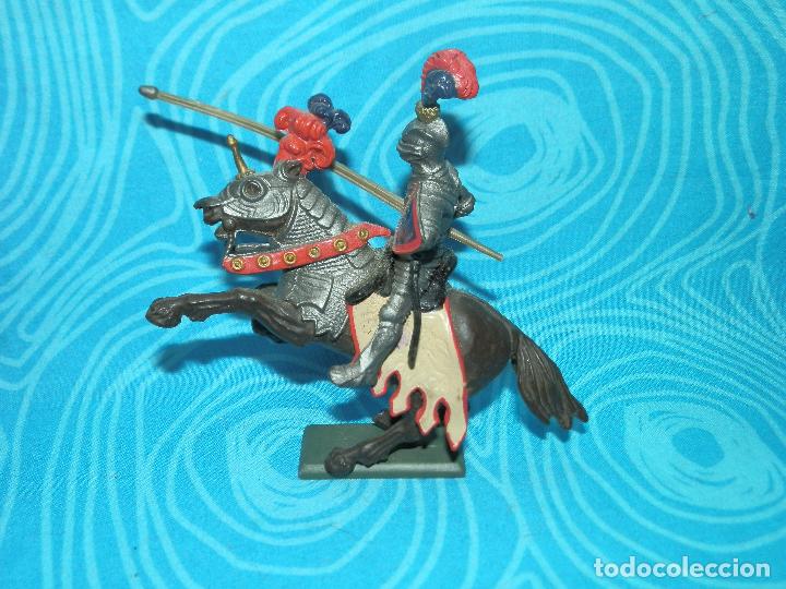 Figuras de goma y PVC: CABALLERO EN CABALLO BRITAINS LTD - Foto 1