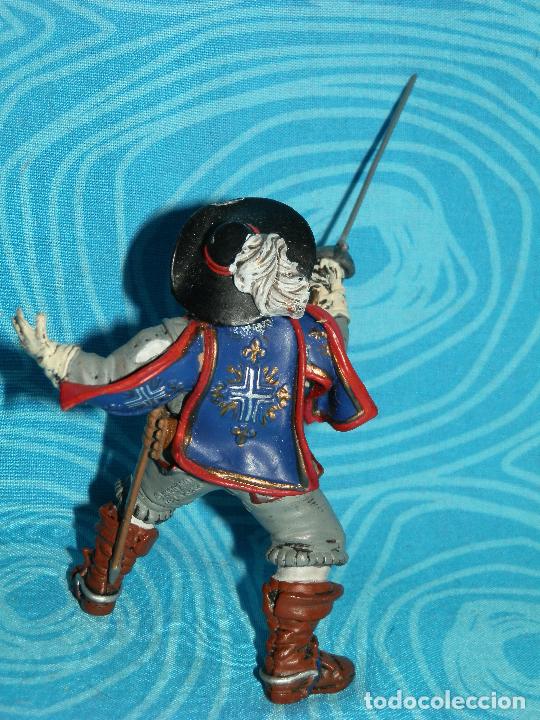 Figuras de goma y PVC: MOSQUETERO PAPO ARAMIS 2001 - Foto 3