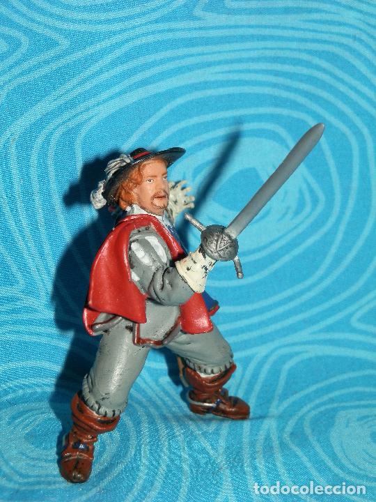 Figuras de goma y PVC: MOSQUETERO PAPO ARAMIS 2001 - Foto 4
