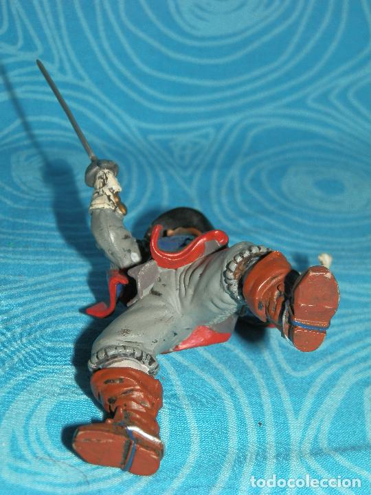 Figuras de goma y PVC: MOSQUETERO PAPO ARAMIS 2001 - Foto 5
