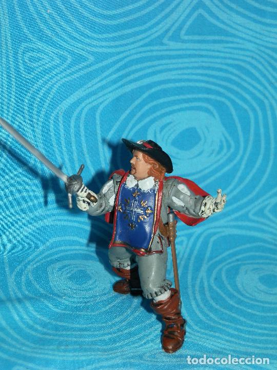 Figuras de goma y PVC: MOSQUETERO PAPO ARAMIS 2001 - Foto 7