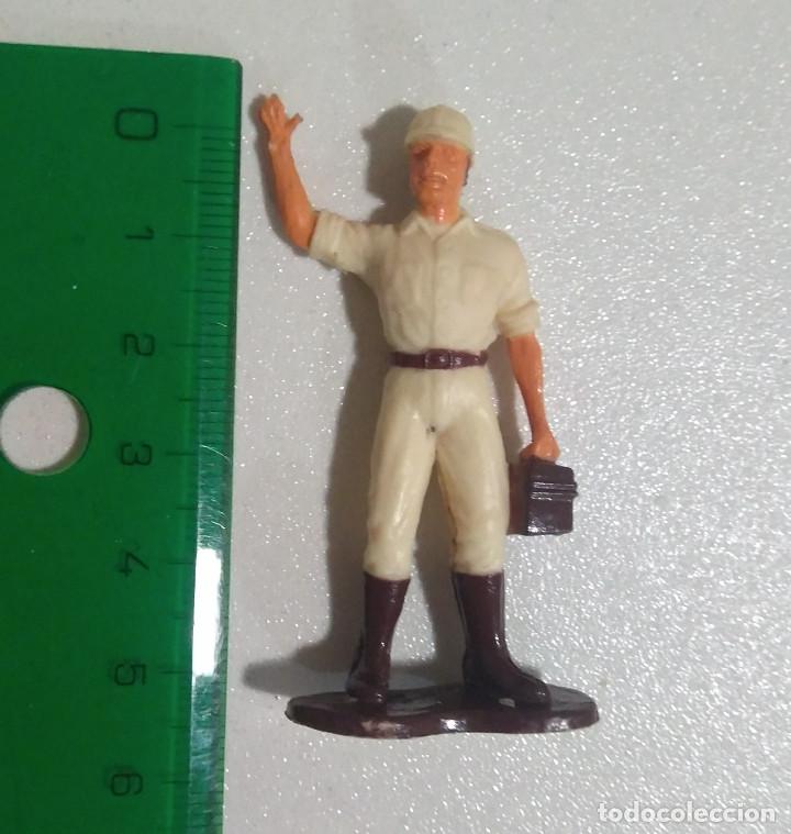 Figuras de Goma y PVC: figura safari maletin maleta mu&ntilde;eco escala humana hombre vaqueros camisa diorama goma miniatura mini