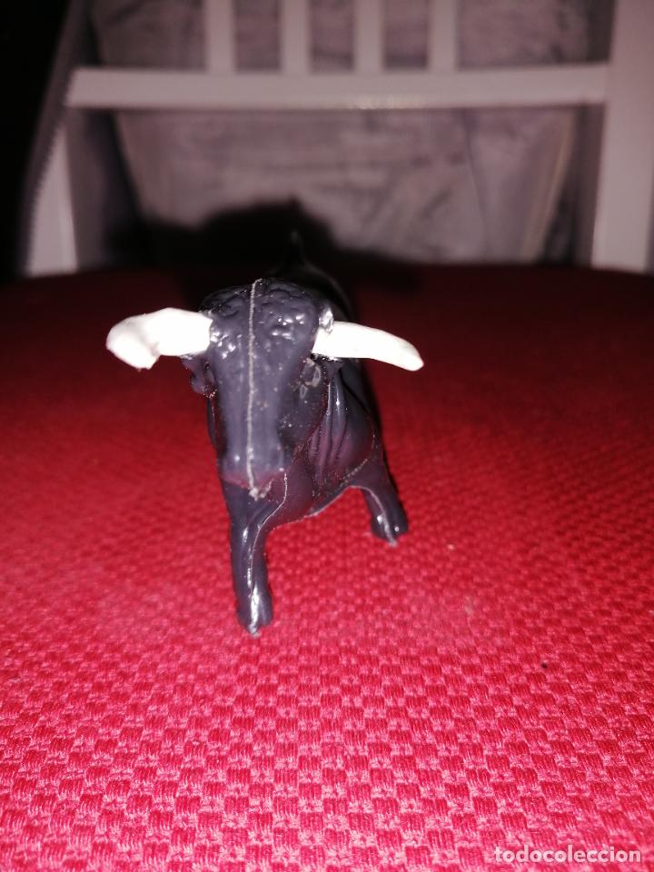 Figuras de goma y PVC: ANTIGUO TORO DE PLASTICO INFLADO - Foto 2
