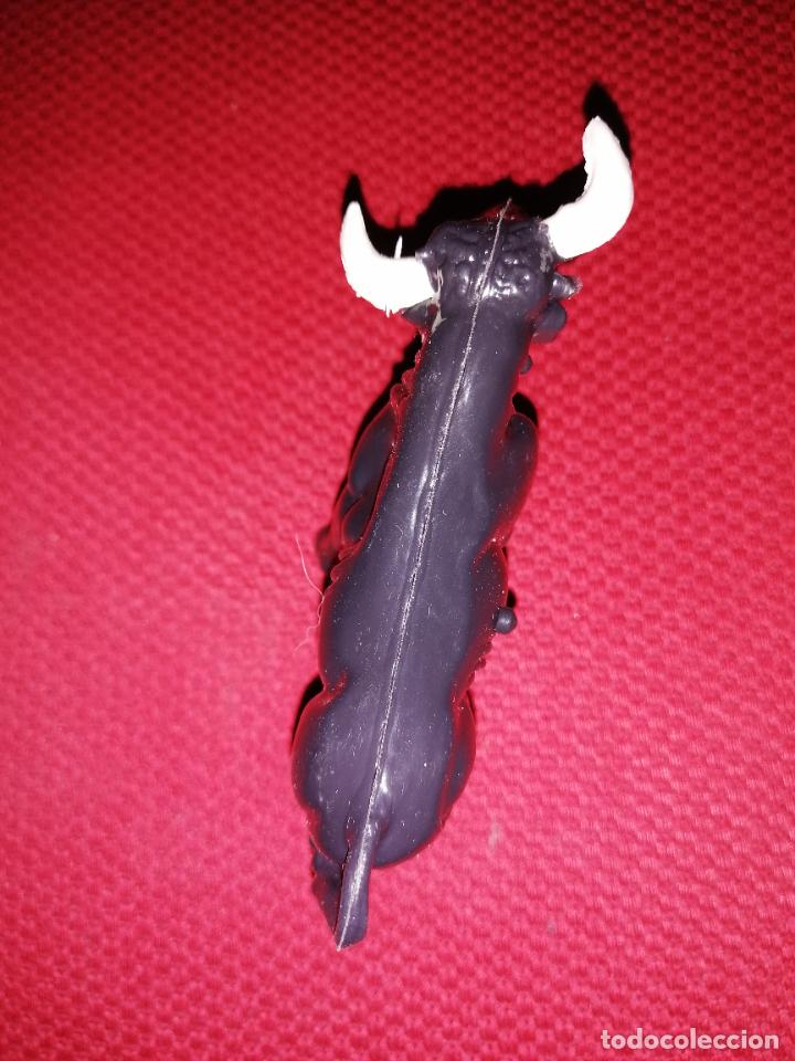 Figuras de goma y PVC: ANTIGUO TORO DE PLASTICO INFLADO - Foto 5