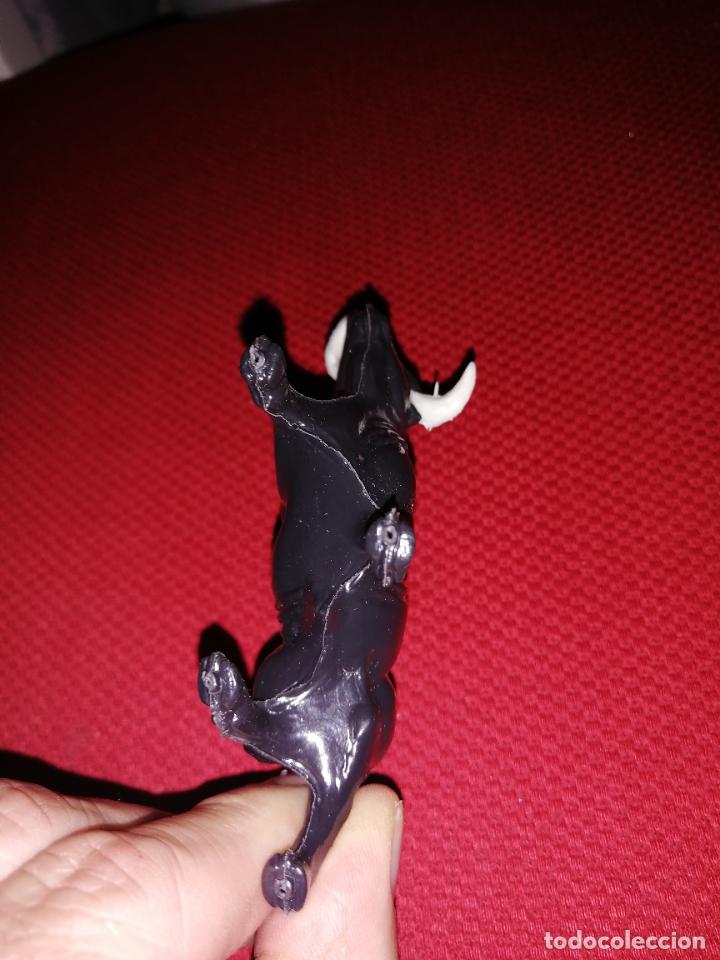Figuras de goma y PVC: ANTIGUO TORO DE PLASTICO INFLADO - Foto 6