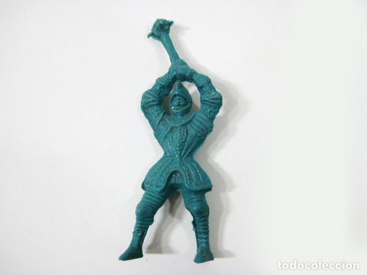 Rubber and PVC Figures: FIGURA DE PL&Aacute;STICO DE UN GUERRERO MEDIEVAL CON MAZA