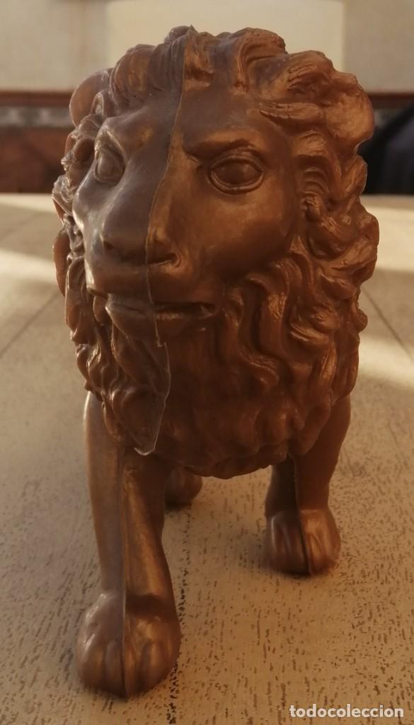 Figuras de goma y PVC: Le&oacute;n en pl&aacute;stico inflado - Foto 1