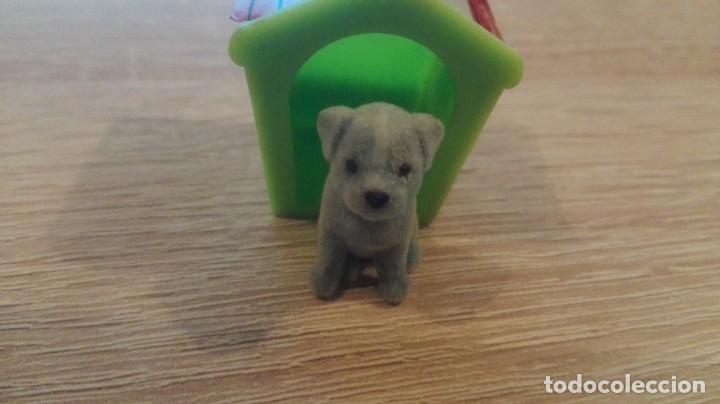 Figuras de goma y PVC: PUPPY PERRITO GRIS TERCIOPELO PVC R&Iacute;GIDO CON SU CASETA - PCF TM & COOL THINGS S18 - A&Ntilde;O 2010.