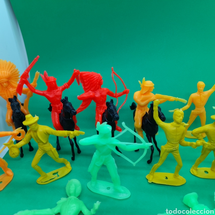 Figuras de goma y PVC: COMANSI. LOTE DE ANTIGUAS FIGURAS DE INDIOS Y VAQUEROS - Foto 5
