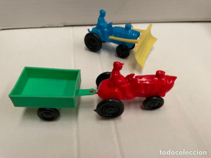 Figuras de goma y PVC: COCHES PVC TRACTOR A&Ntilde;OS 60 QUIOSKO