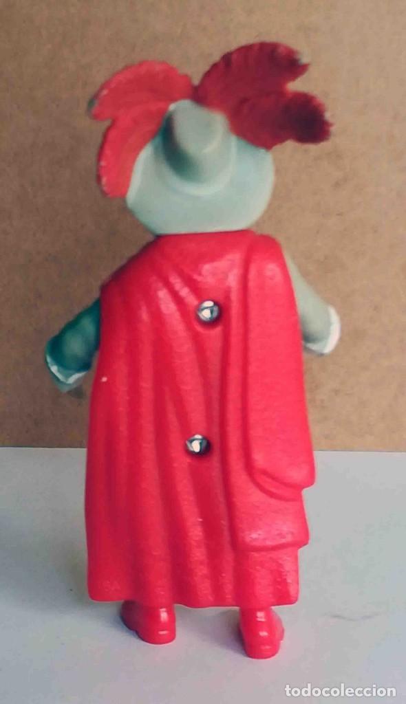 Figuras de goma y PVC: Figura Mosquetero de McDonalds 2011 - Foto 2