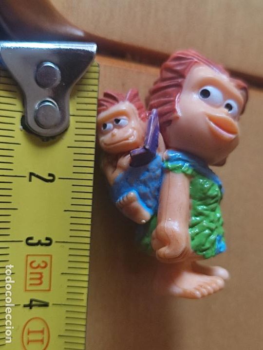 Figuras de Borracha e PVC: FERRERO KINDER PREHISTORICO NI&Ntilde;O A CUESTAS PVC