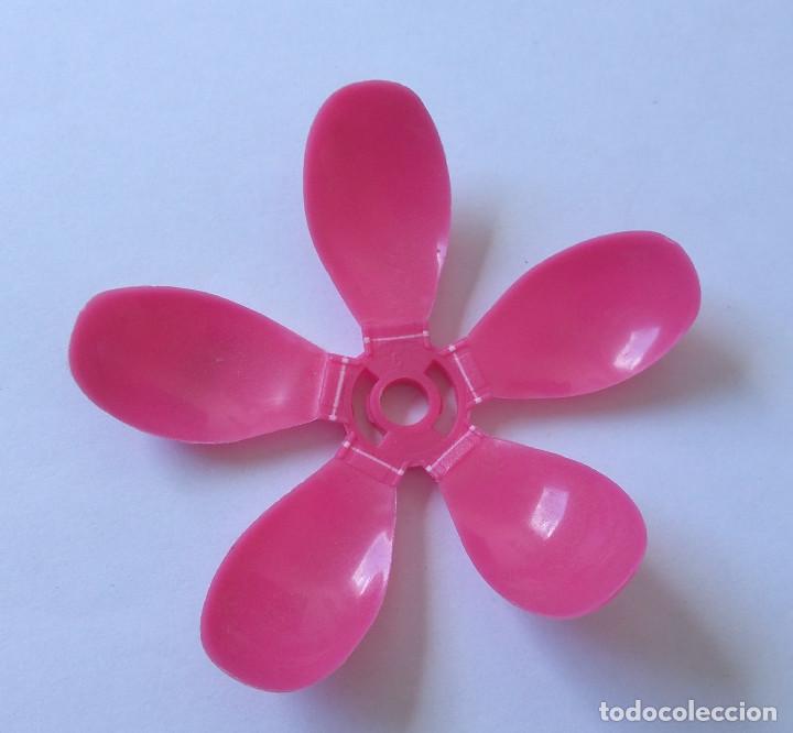 Figuras de Borracha e PVC: petalos de flor kinder variante primavera mu&ntilde;eco miniatura mini