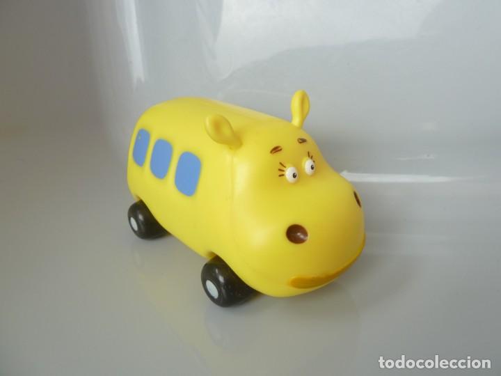 Figuras de goma y PVC: Hipobus hipop&oacute;tamo amarillo - Foto 1