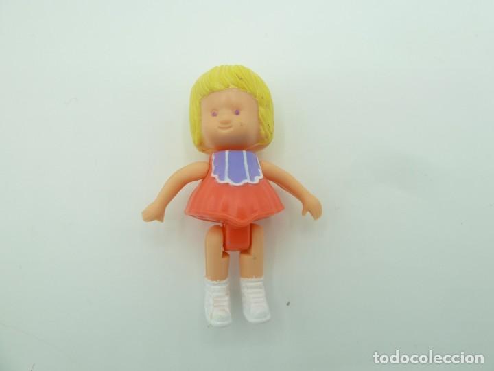 Figuras de goma y PVC: Peque&ntilde;a mu&ntilde;eca articulada - Foto 2