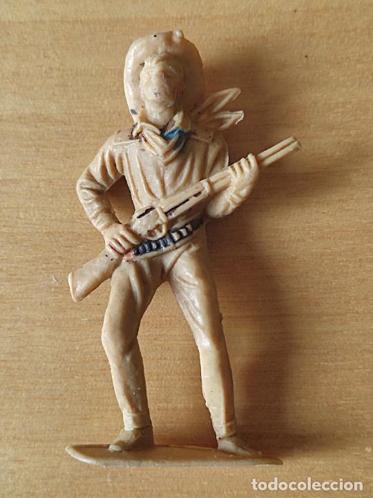 Rubber and PVC Figures: VAQUERO PL&Aacute;STICO ESCOPETA PISTOLA CARTUCHERA PL&Aacute;STICO PINTADO A MANO JUGADO 6,5 CM