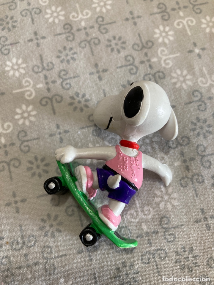 Figuras de goma y PVC: Mu&ntilde;eco Snoopy en monopat&iacute;n - Foto 2