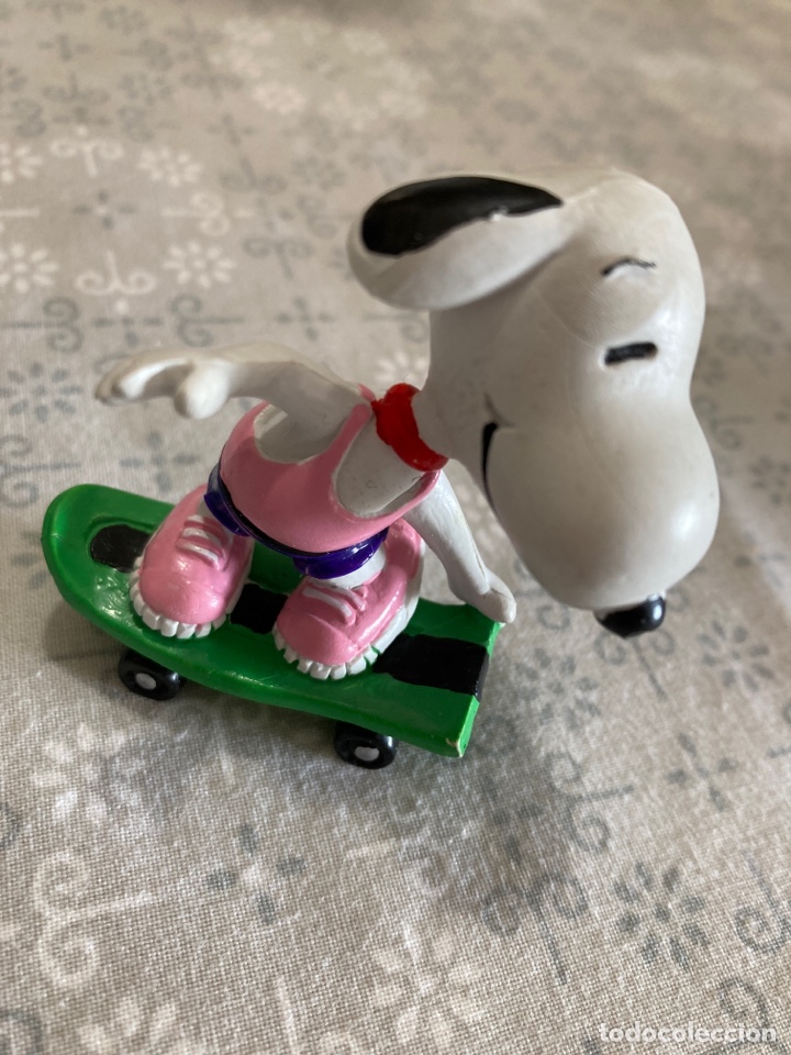 Figuras de goma y PVC: Mu&ntilde;eco Snoopy en monopat&iacute;n - Foto 3