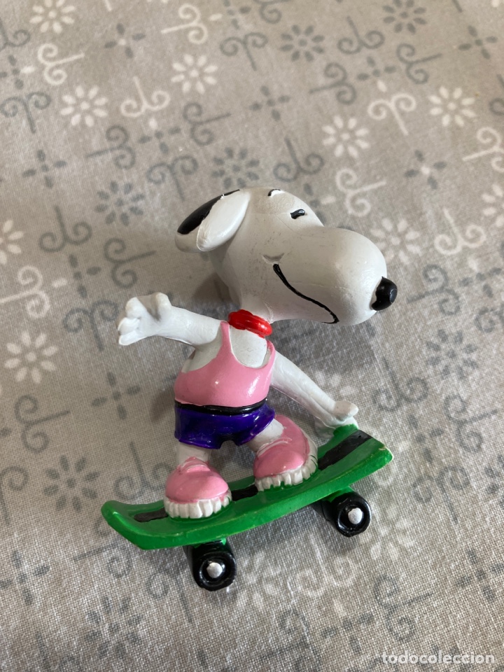 Figuras de goma y PVC: Mu&ntilde;eco Snoopy en monopat&iacute;n - Foto 1