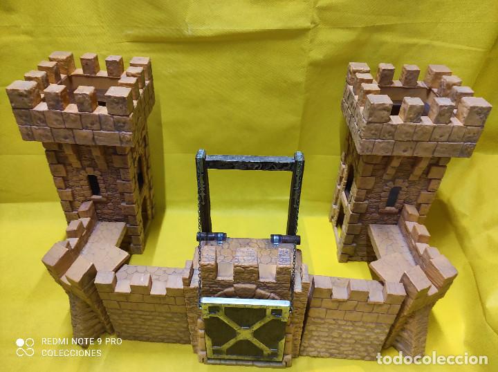 Figuras de goma y PVC: Schleich Castillo medieval REF 40191 - Foto 3