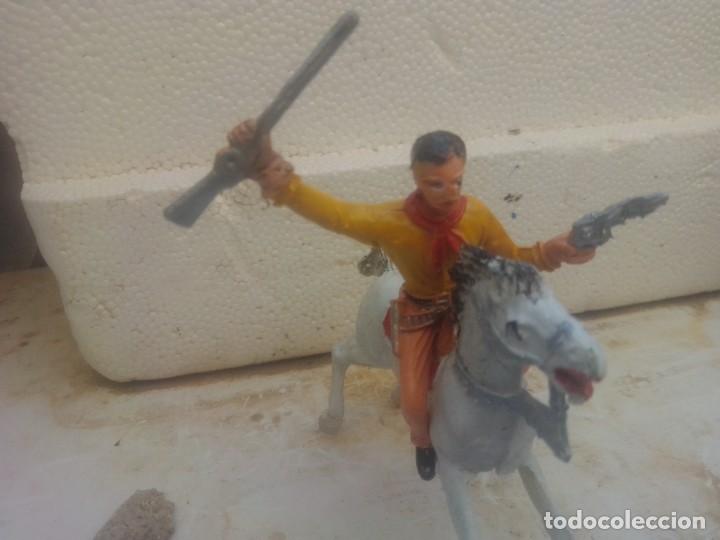 Figuras de goma y PVC: vaquero y caballo de comansi - Foto 1