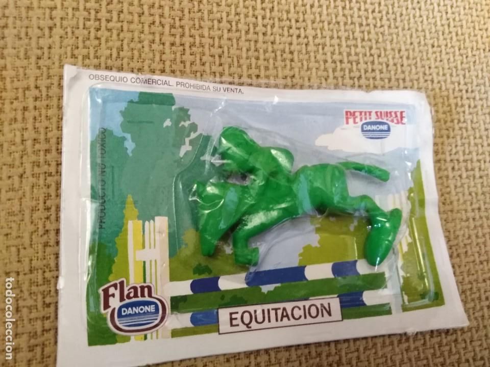 Figuras de goma y PVC: Cobi goma de borrar Danone Petit Suisse. Equitacion