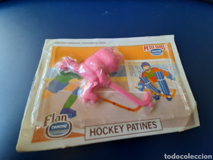 Figuras de Goma y PVC: Hockey Patines goma borrar Danone Petit Suisse a&ntilde;os 80