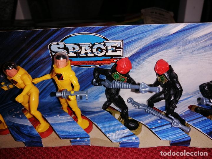 Figuras de goma y PVC: ANTIGUA CAJA BRITAINS - Foto 3