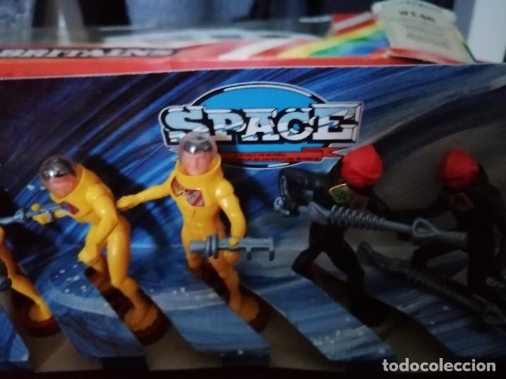 Figuras de goma y PVC: ANTIGUA CAJA BRITAINS - Foto 6