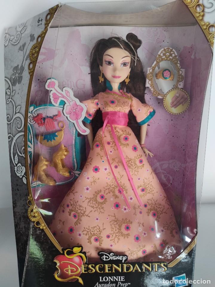 Figuras de goma y PVC: MU&Ntilde;ECA LONNIE HIJA DE MULAN DESCENDIENTES DISNEY